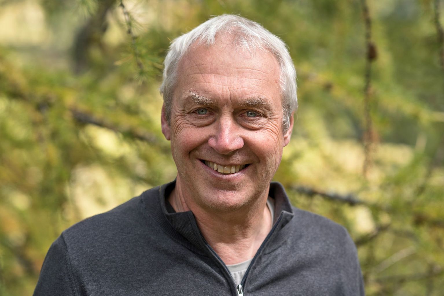 Dominik Siegrist arbeitet als Professor an der OST Ostschweizer Fachhochschule in Rapperswil und ist Mitglied des Kuratoriums des Forums Landschaft, Alpen, Pärke der SCNAT. Dominik Siegrist arbeitet als Professor an der OST Ostschweizer Fachhochschule in Rapperswil und ist Mitglied des Kuratoriums des Forums Landschaft, Alpen, Pärke der SCNAT.