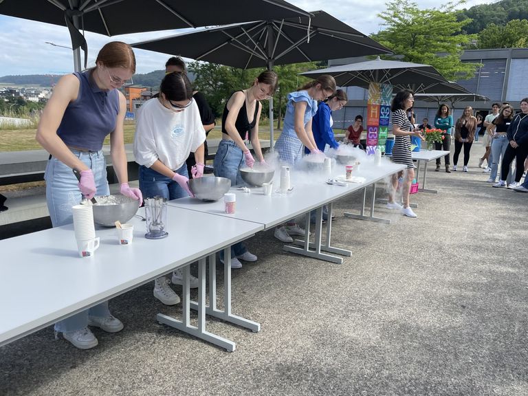 Glacé mit Flüssigem Stickstoff Glacé mit Flüssigem Stickstoff