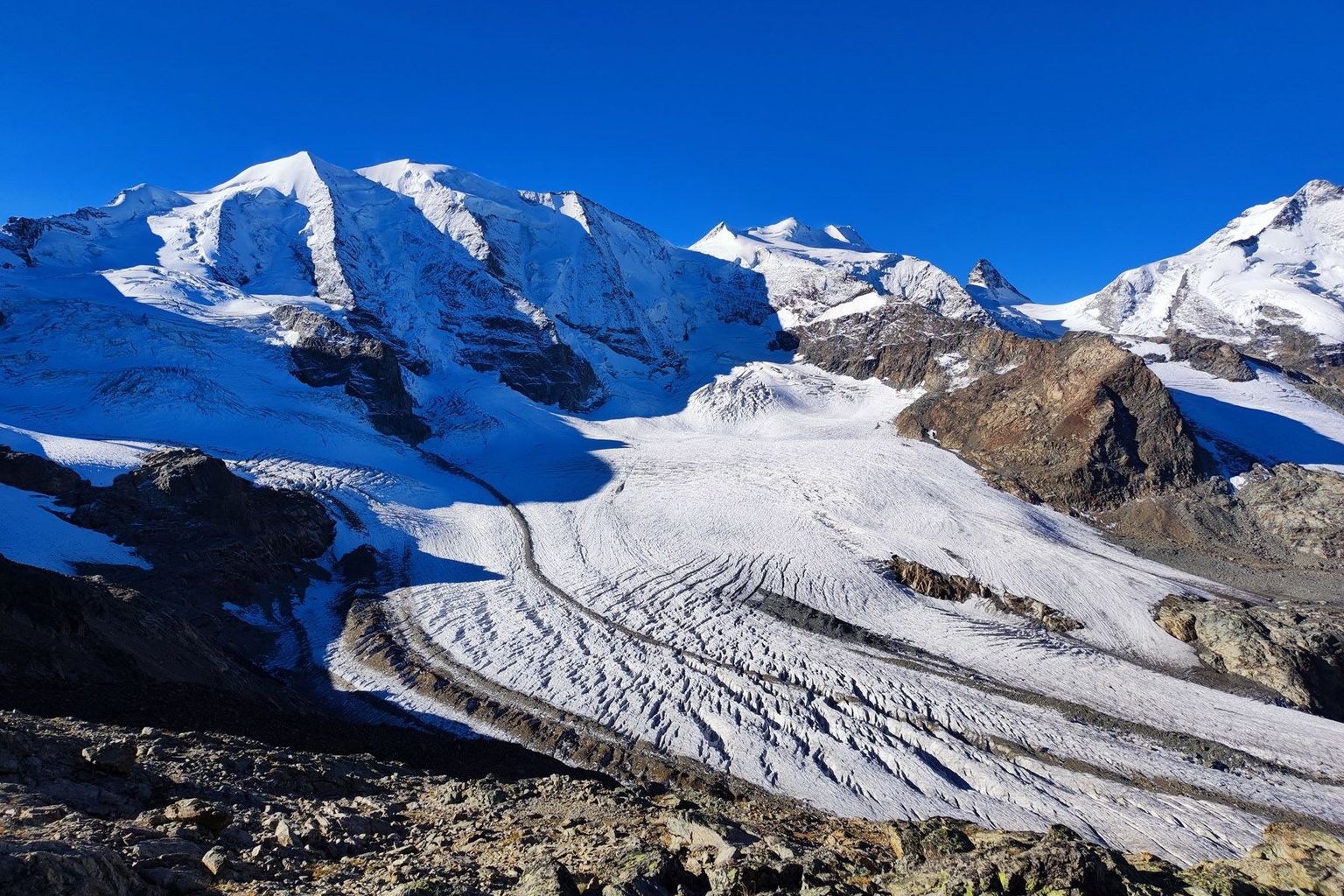 Die Gletscherwelt am Fuss von Piz Palü und Piz Bernina bleibt eindrücklich, auch nach Rekord-Verlusten, die auf dem Vadret Pers (GR) gemessen wurden. Die Gletscherwelt am Fuss von Piz Palü und Piz Bernina bleibt eindrücklich, auch nach Rekord-Verlusten, die auf dem Vadret Pers (GR) gemessen wurden.