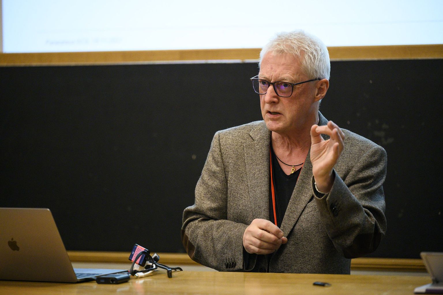 Edwin Constable berichtet von exakten und präzisen Experimentbeschrieben von Paracelsus. Edwin Constable berichtet von exakten und präzisen Experimentbeschrieben von Paracelsus.