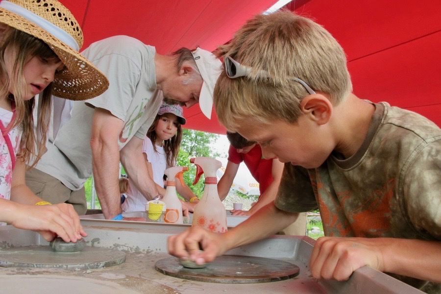Kinder beim Erlebnistag im Lernort Kiesgrube Kinder beim Erlebnistag im Lernort Kiesgrube