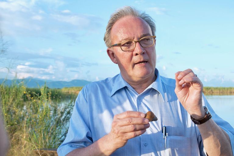 Marcel Tanner im April 2015 auf einer seiner vielen Reisen nach Afrika, hier am Kilomberofluss bei Ifakara, Tansania. Marcel Tanner im April 2015 auf einer seiner vielen Reisen nach Afrika, hier am Kilomberofluss bei Ifakara, Tansania.