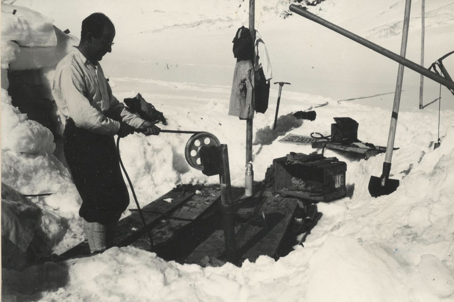Max Perutz auf dem Jungfraujoch 1949 Max Perutz auf dem Jungfraujoch 1949