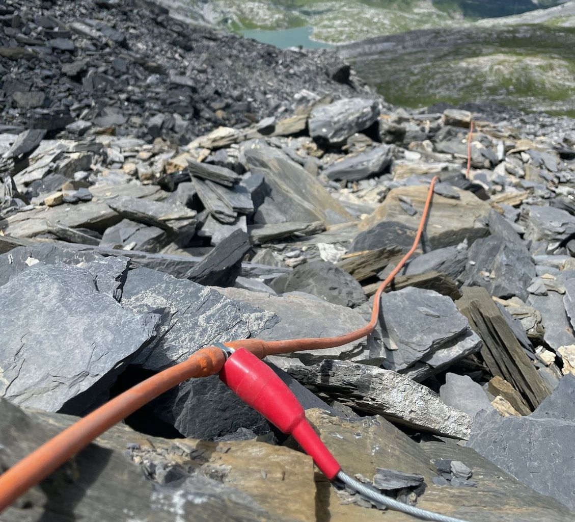 Cable d'une mesure ERT à la Gemmi Cable d'une mesure ERT à la Gemmi