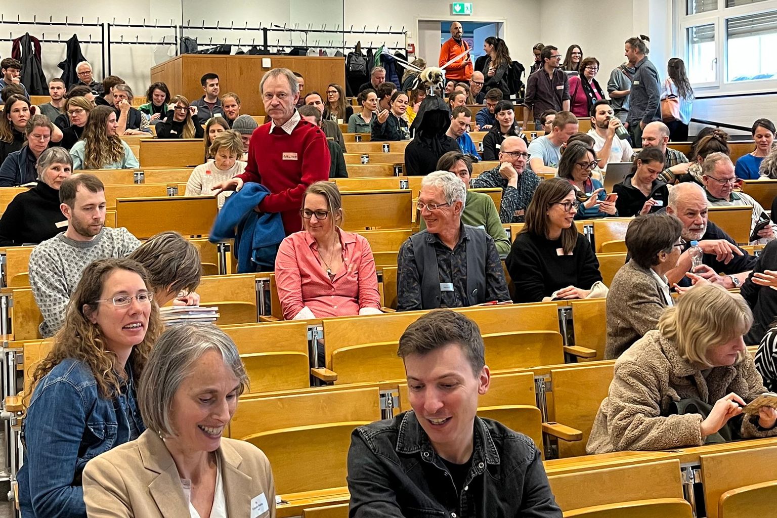 Participants dans la salle de conférence du Musée d'histoire naturelle de Berne Participants dans la salle de conférence du Musée d'histoire naturelle de Berne