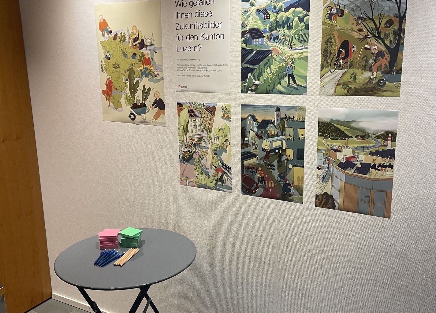 Die Zukunftsbilder werden für Feedback in der Bibliothek Sursee ausgehängt Die Zukunftsbilder werden für Feedback in der Bibliothek Sursee ausgehängt