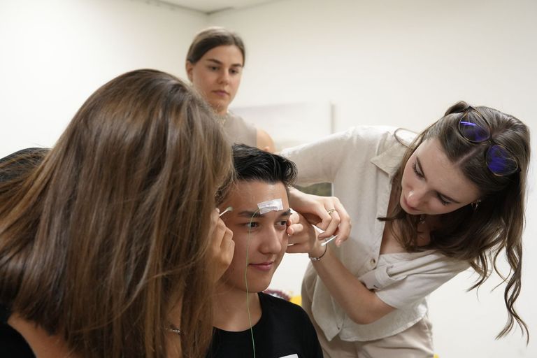 Fixing electrodes Fixing electrodes