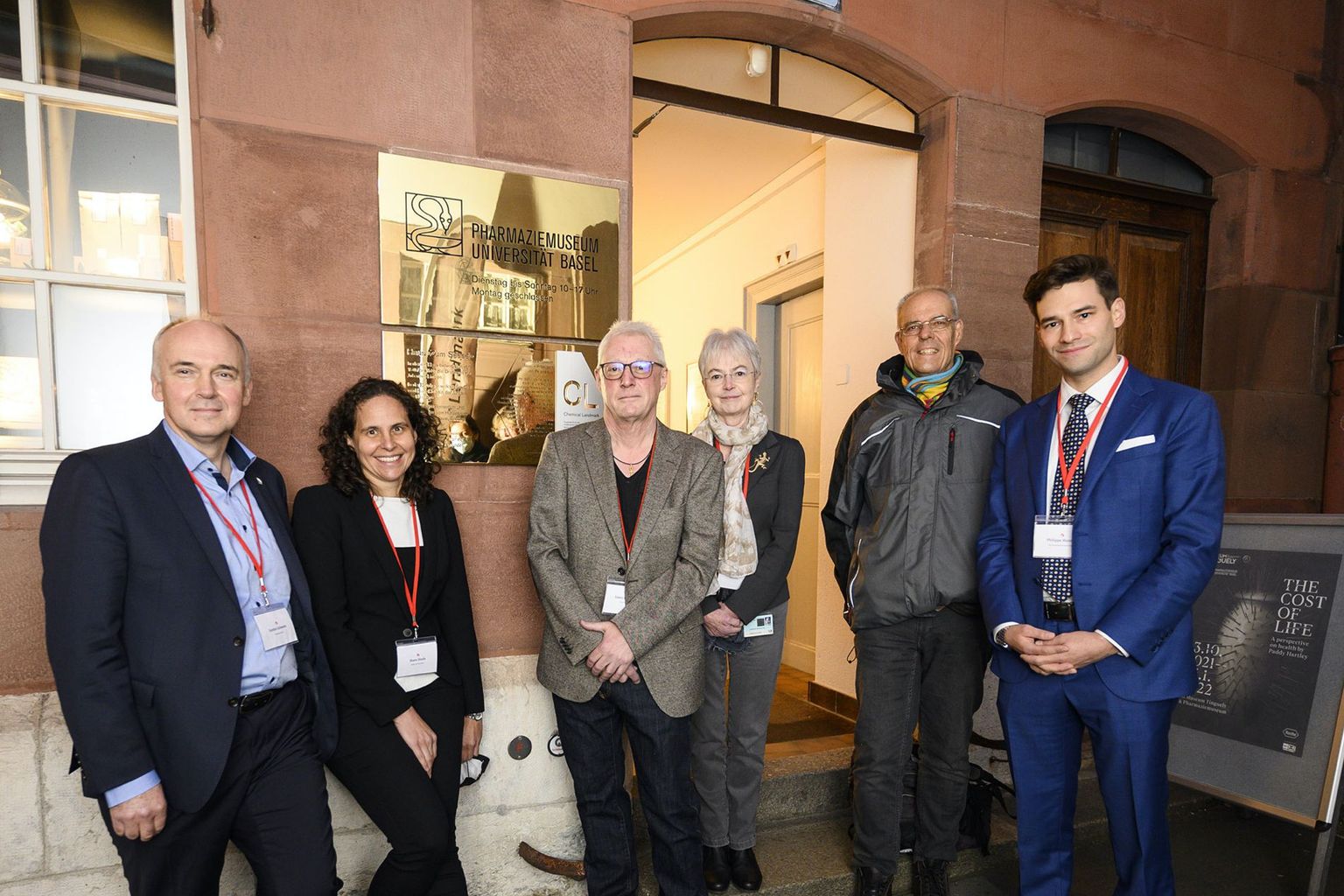 Vor der frisch enthüllten Chemical Landmark Gedenktafel. Vor der frisch enthüllten Chemical Landmark Gedenktafel.