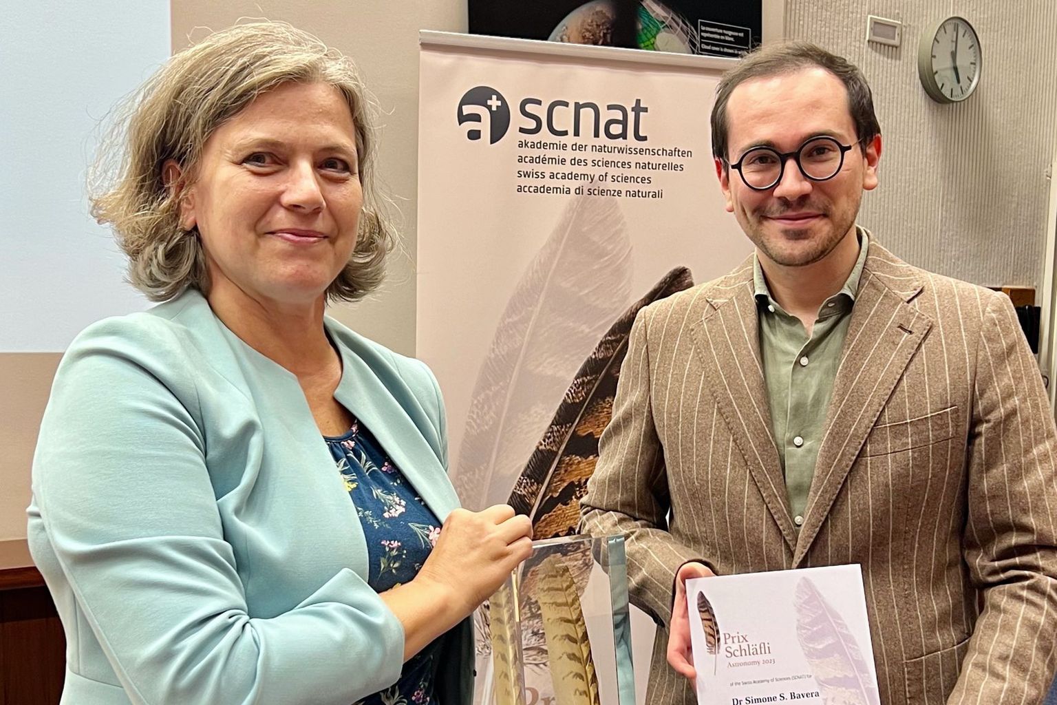 Der Preisträger Simone Bavera mit der Jurypräsidentin Margit Haberreiter Der Preisträger Simone Bavera mit der Jurypräsidentin Margit Haberreiter