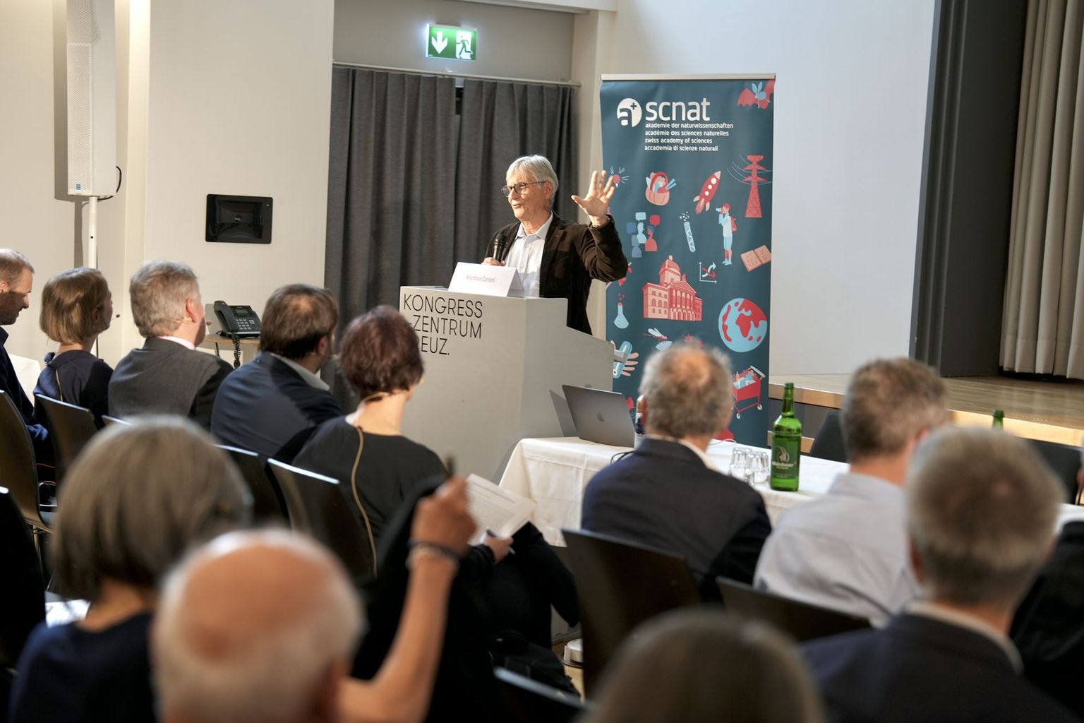 SCNAT-Präsident Philippe Moreillon eröffnet die Tagung SCNAT-Präsident Philippe Moreillon eröffnet die Tagung