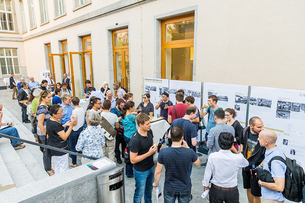 Impression from the apéro (Chemical Landmark 2016) Impression from the apéro (Chemical Landmark 2016)