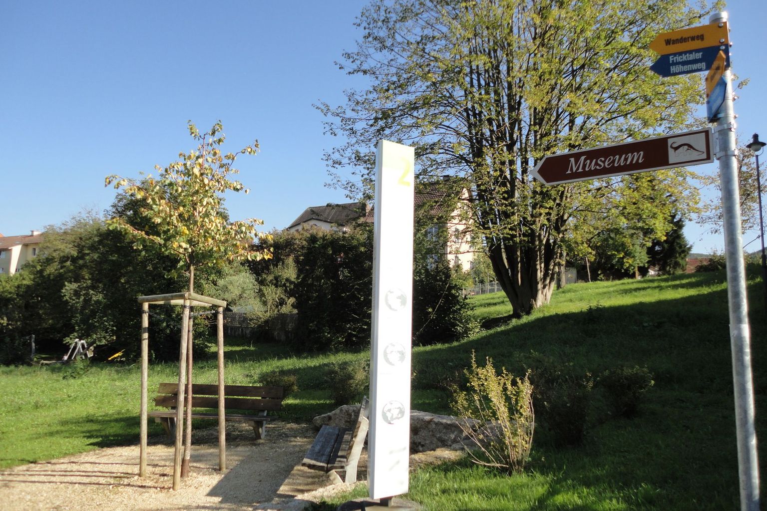 Dinosaurier-Lehrpfad in Frick Dinosaurier-Lehrpfad in Frick