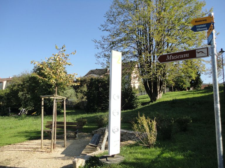 Dinosaurier-Lehrpfad in Frick Dinosaurier-Lehrpfad in Frick