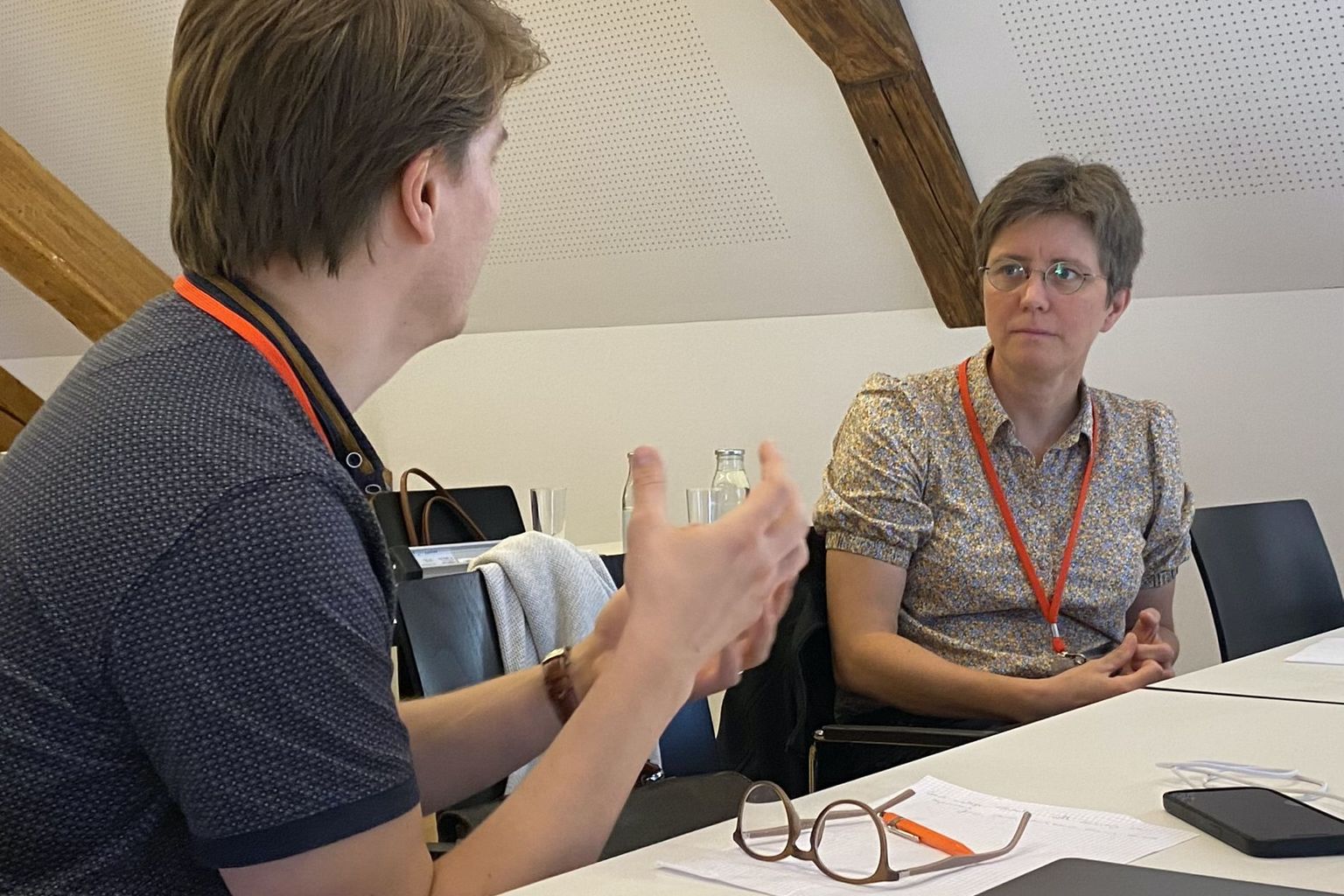 Veerle Sterken from ETH Zurich uses the break for a discussion with Richard Anderson from the University of Geneva. Veerle Sterken from ETH Zurich uses the break for a discussion with Richard Anderson from the University of Geneva.