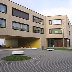 Cour du GYB Cour du GYB