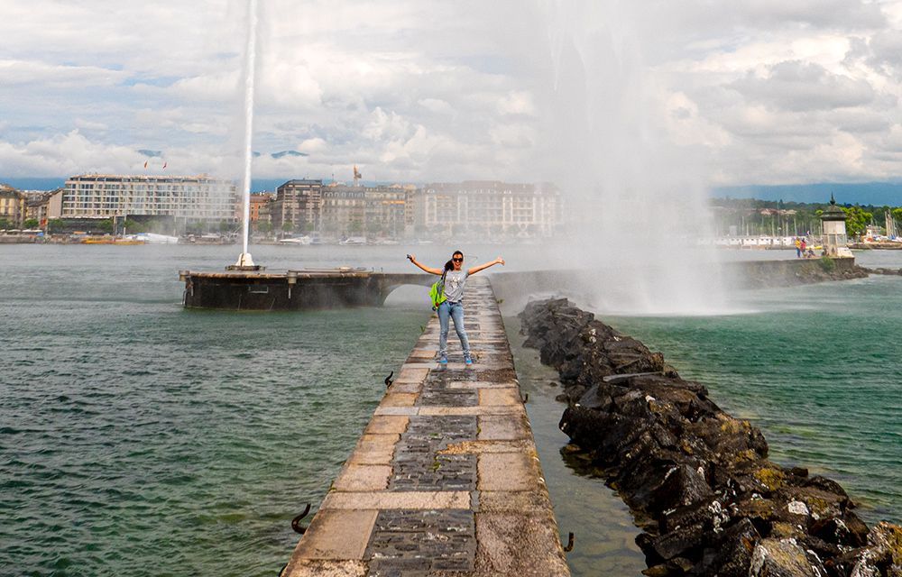 Le Jet d'eau et la rade de Genève. Le Jet d'eau et la rade de Genève.