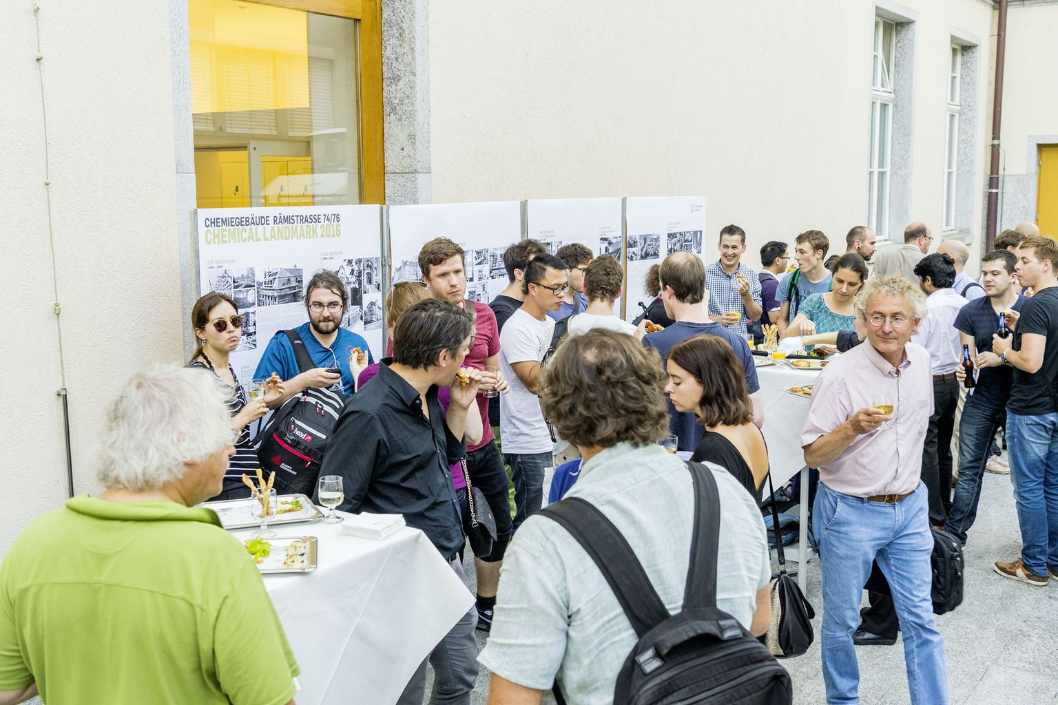 Impression from the apéro (Chemical Landmark 2016) Impression from the apéro (Chemical Landmark 2016)