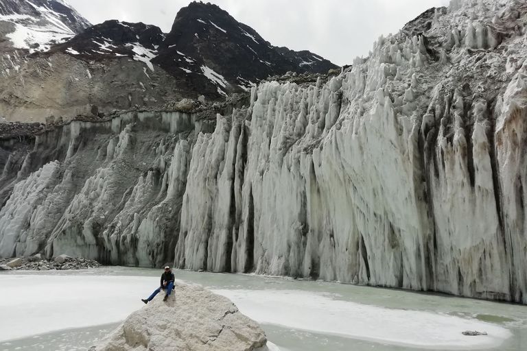Ice cliff and pond on Langtang Glacier (Nepal) Ice cliff and pond on Langtang Glacier (Nepal)