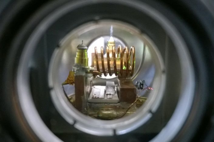 Prototyp eines Quantenspeichers, dem zentralen Element für Quanten-Repeater. Prototyp eines Quantenspeichers, dem zentralen Element für Quanten-Repeater.