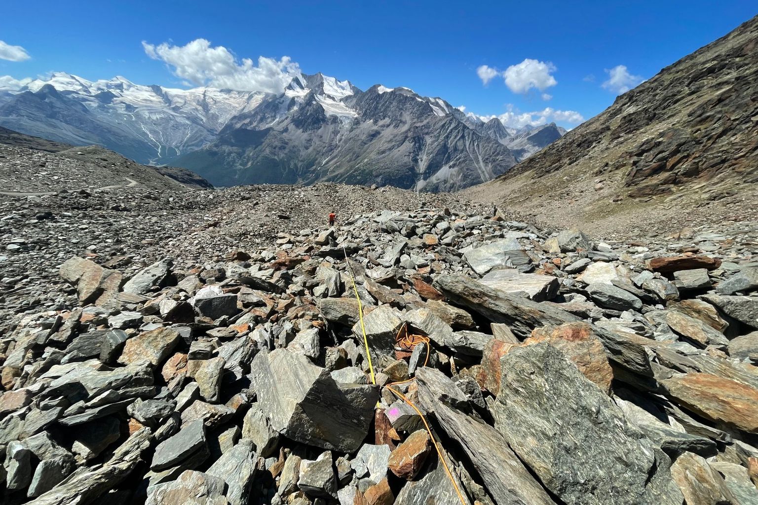 Mesures ERT sur le glacier rocheux de Gruben. Mesures ERT sur le glacier rocheux de Gruben.