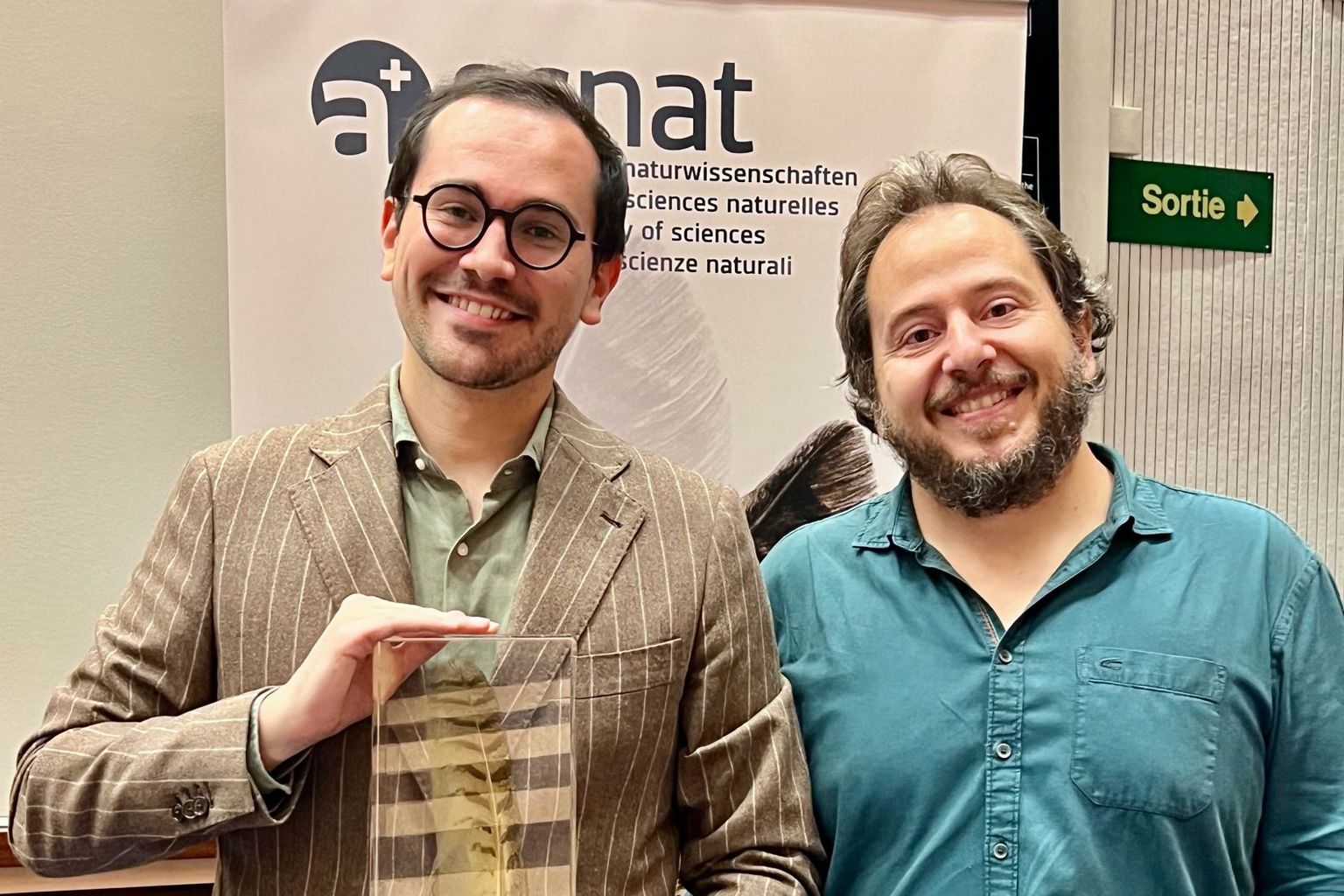 Simone Bavera mit seinem Doktorvater Prof. Anastasios Fragkos (Uni Genf) Simone Bavera mit seinem Doktorvater Prof. Anastasios Fragkos (Uni Genf)