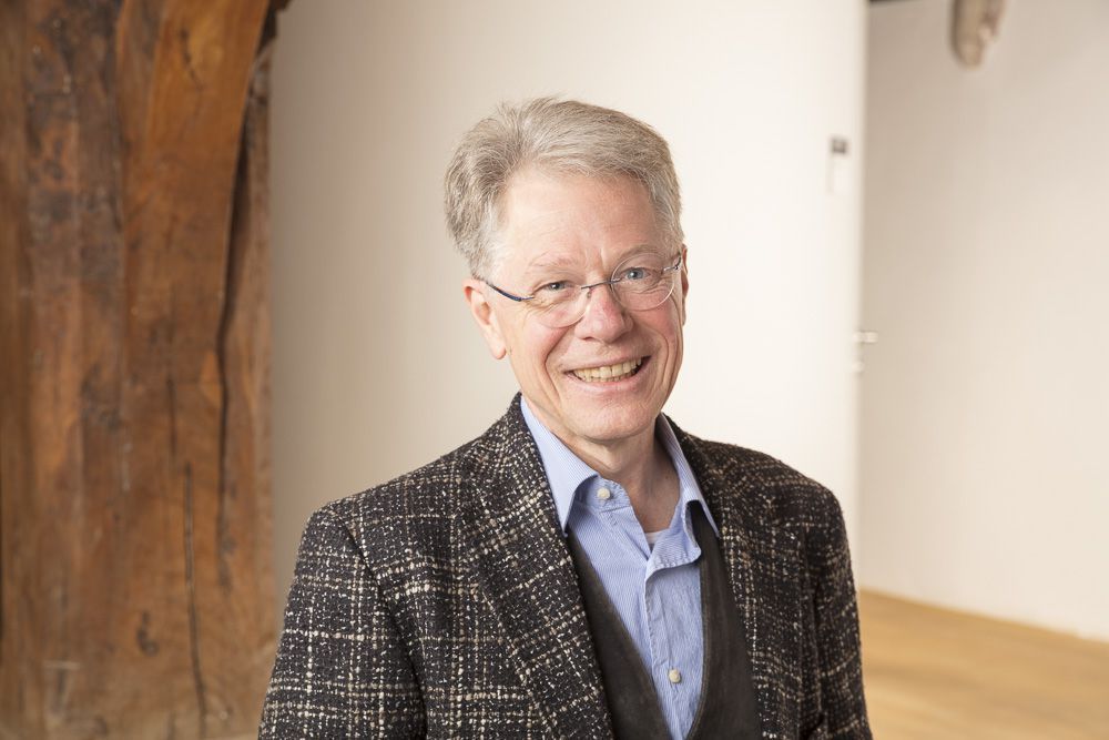 Paul Burger ist Professor für Nachhaltigkeitsforschung und leitet seit 2006 den Fachbereich Nachhaltigkeitsforschung an der Universität Basel. Er ist verantwortlich für die sozialwissenschaftliche Lehre im Masterstudiengang Sustainable Development. Paul Burger ist Professor für Nachhaltigkeitsforschung und leitet seit 2006 den Fachbereich Nachhaltigkeitsforschung an der Universität Basel. Er ist verantwortlich für die sozialwissenschaftliche Lehre im Masterstudiengang Sustainable Development.