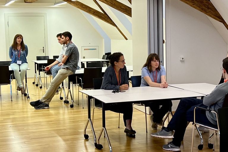 Participants exchange ideas with each other on the topic of time management. Participants exchange ideas with each other on the topic of time management.