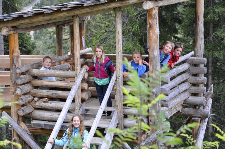 Kinder auf dem Luchstrail in Lenk Kinder auf dem Luchstrail in Lenk
