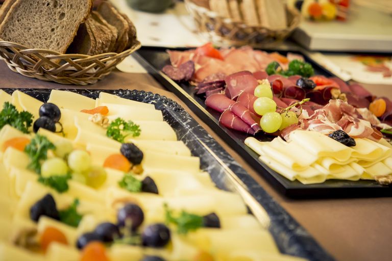 nahrungsmittel fleisch käse brot apero nahrungsmittel fleisch käse brot apero